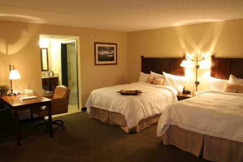 Hampton Inn & Suites Lake George Ruang foto